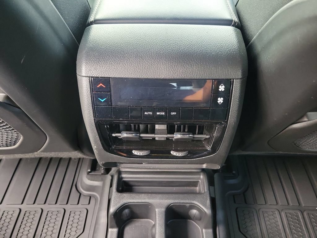 Used 2024 Jeep Grand Cherokee L Altitude AWD/4WD image 15
