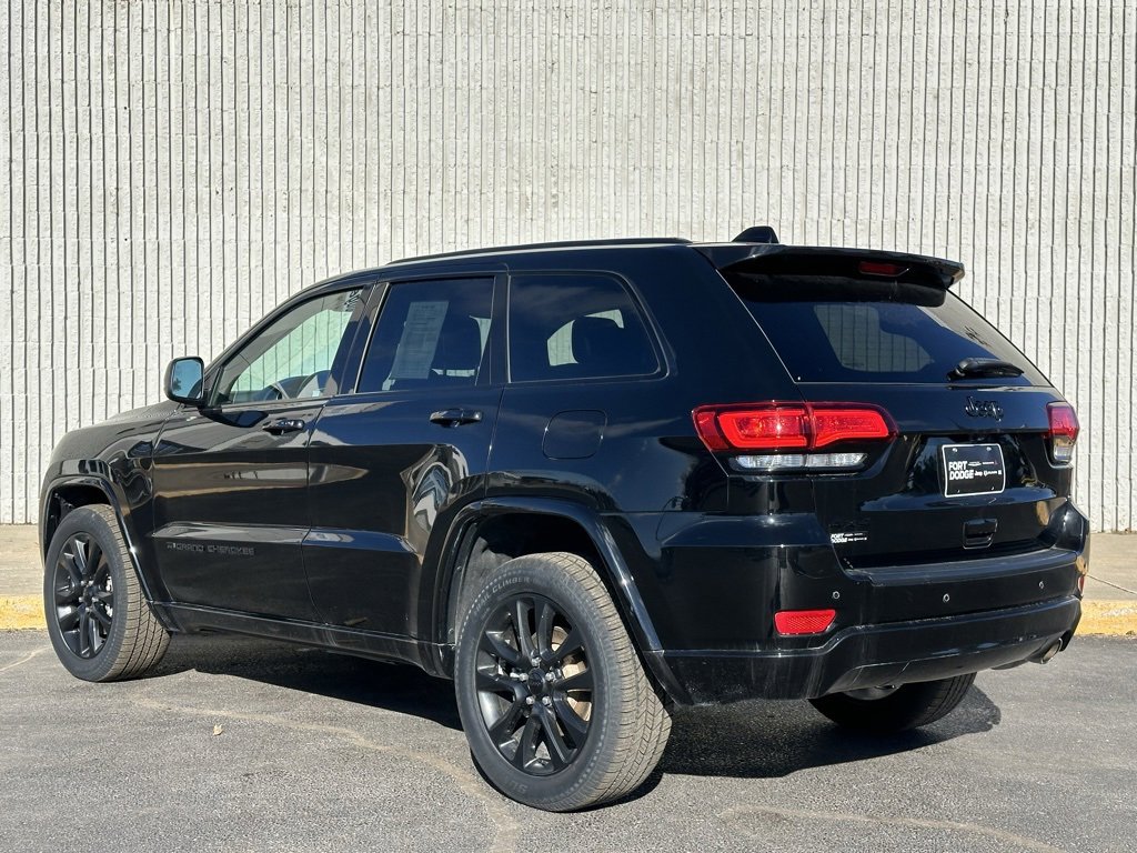 Used 2022 Jeep Grand Cherokee Laredo X image 3