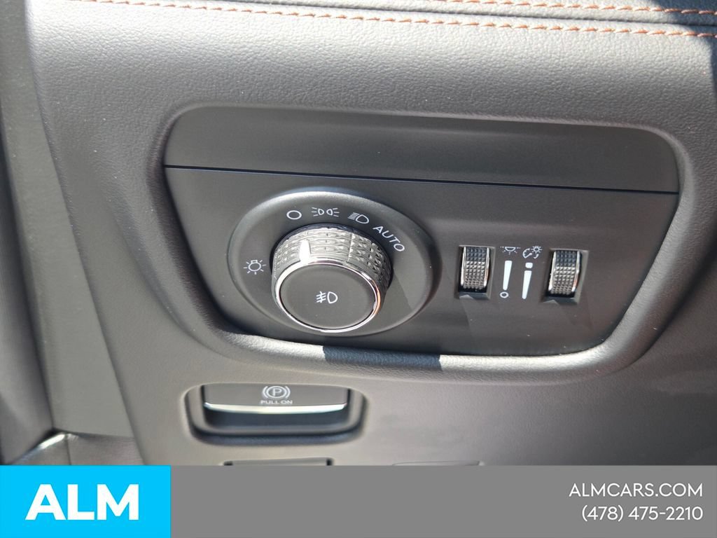 Used 2024 Jeep Grand Cherokee L Summit AWD/4WD image 31