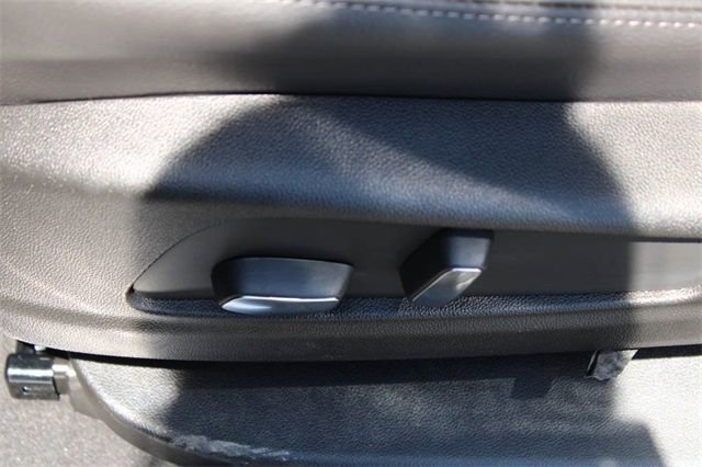 New 2025 Cadillac XT5 Luxury image 15