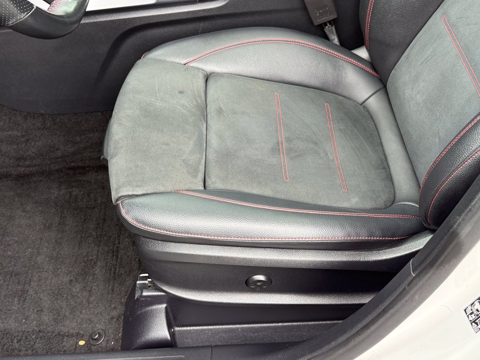 Used 2021 Mercedes-Benz GLB 35 AMG 4MATIC image 39