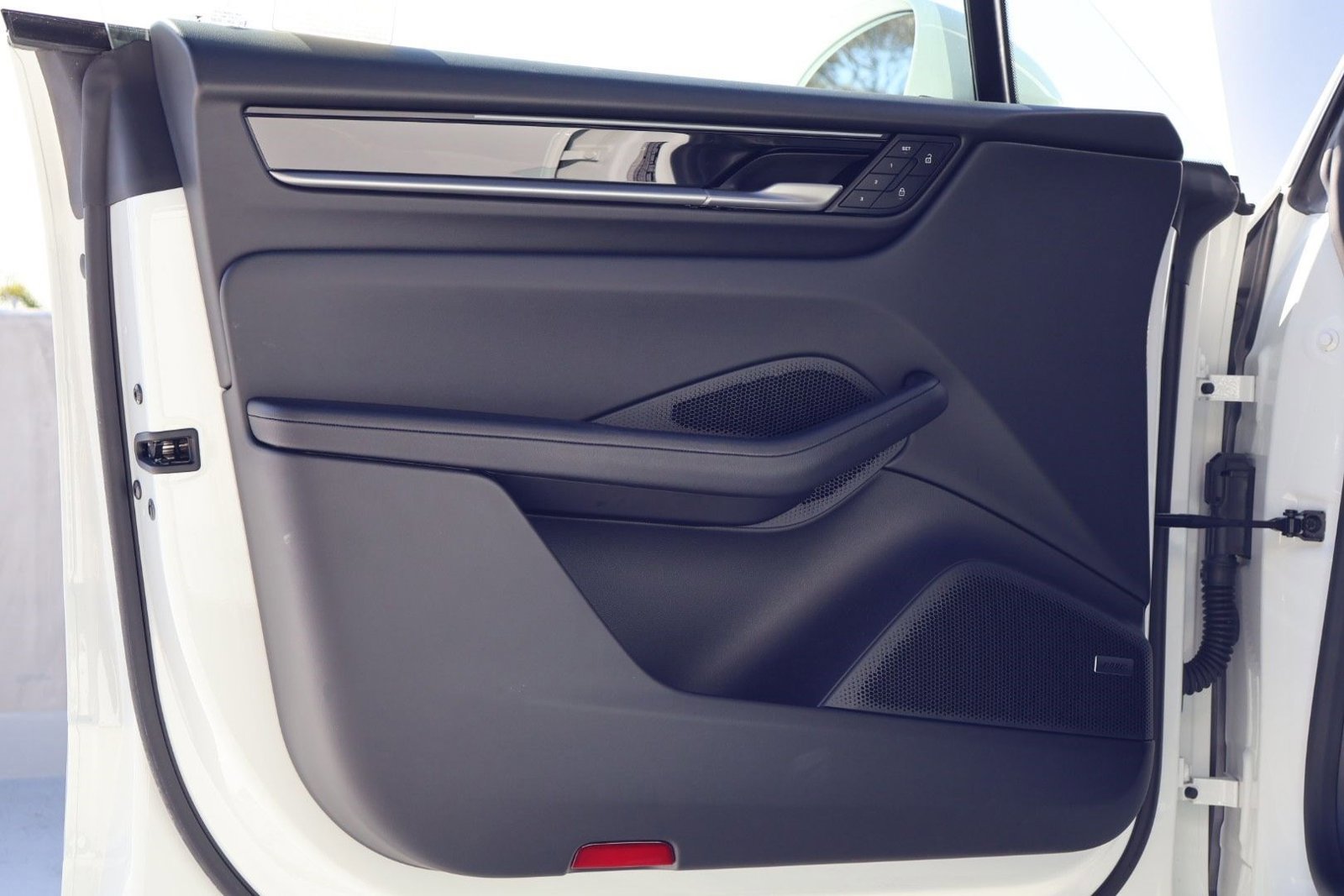 Certified 2024 Porsche Macan 4 Electric image 13