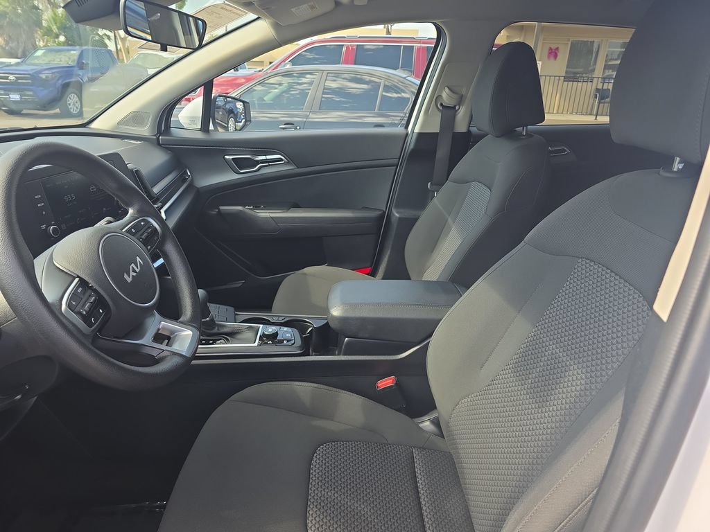 Used 2025 Kia Sportage LX FWD image 9