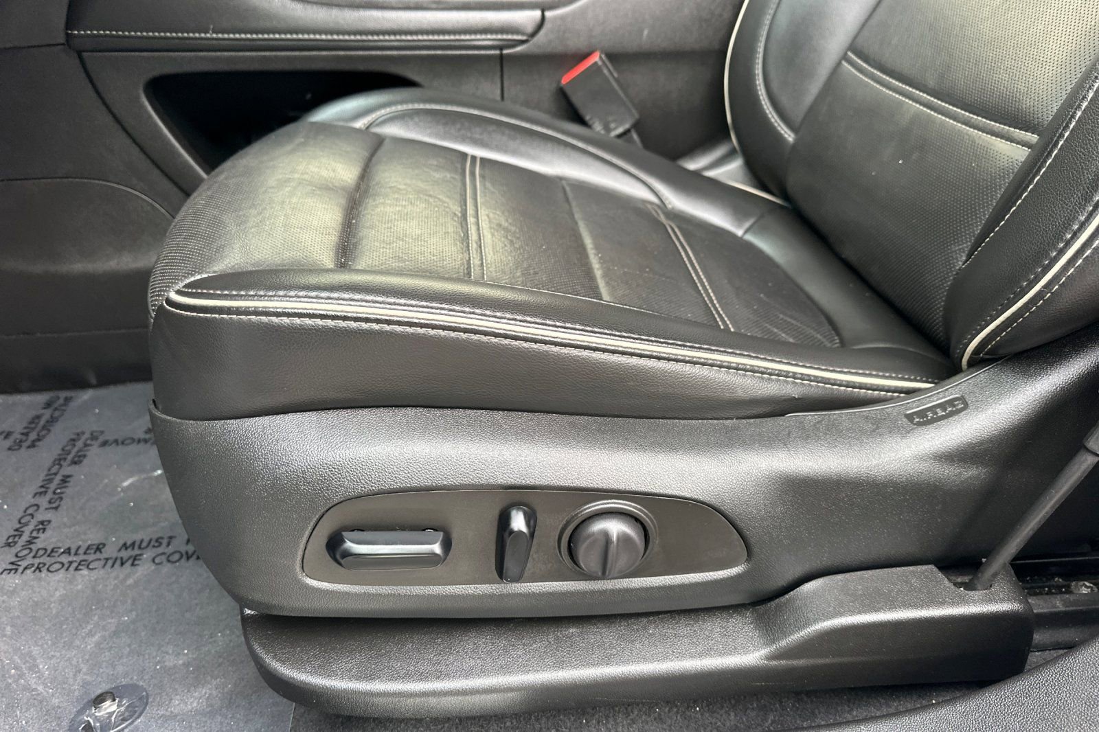 Certified 2023 GMC Acadia Denali image 13