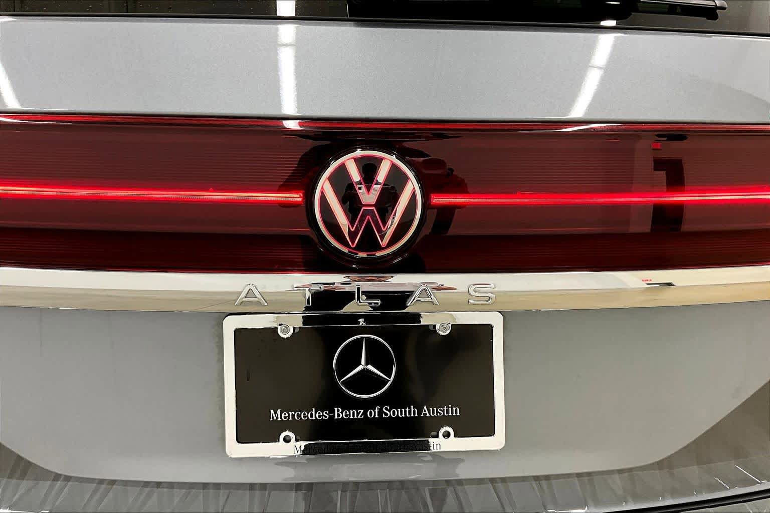 Used 2024 Volkswagen Atlas SEL Premium R-Line image 32