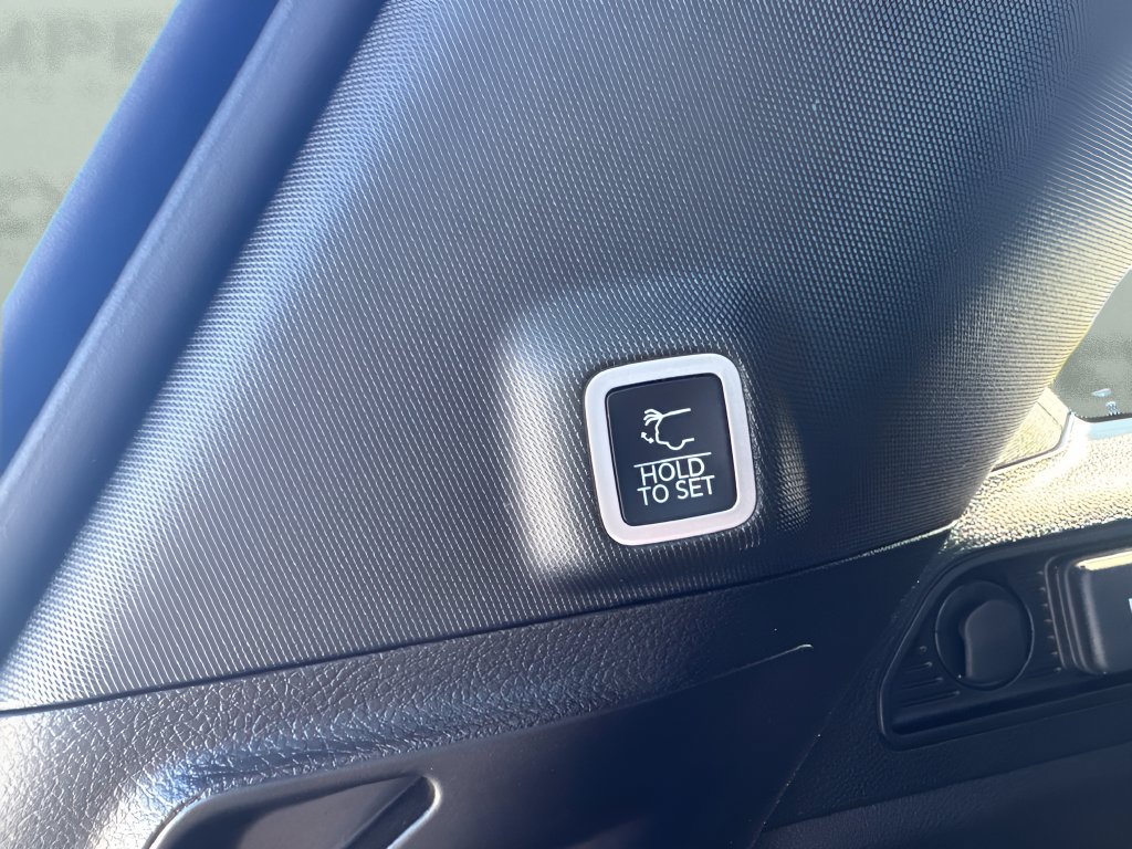 Used 2025 Jeep Grand Cherokee Limited AWD/4WD image 30