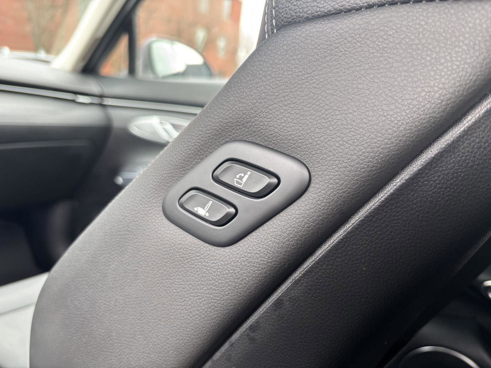 Used 2024 Genesis GV70 2.5T w/ Select Package image 25