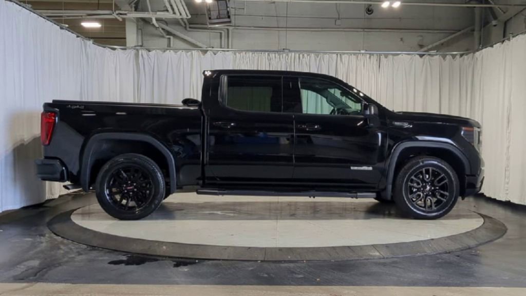 Used 2023 GMC Sierra 1500 Elevation w/ Preferred Package image 11