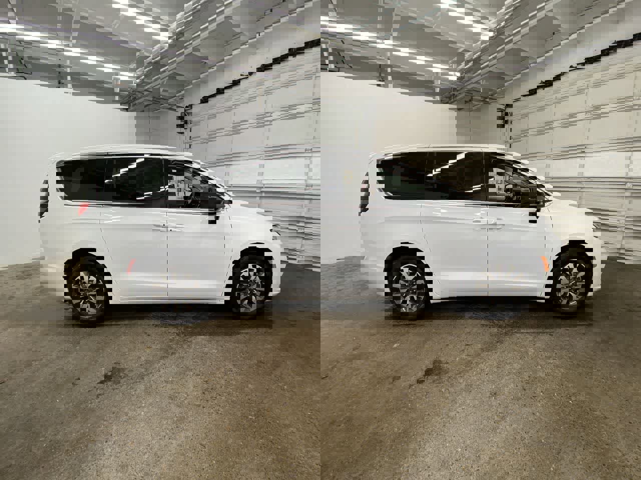 Used 2024 Chrysler Pacifica Select image 7