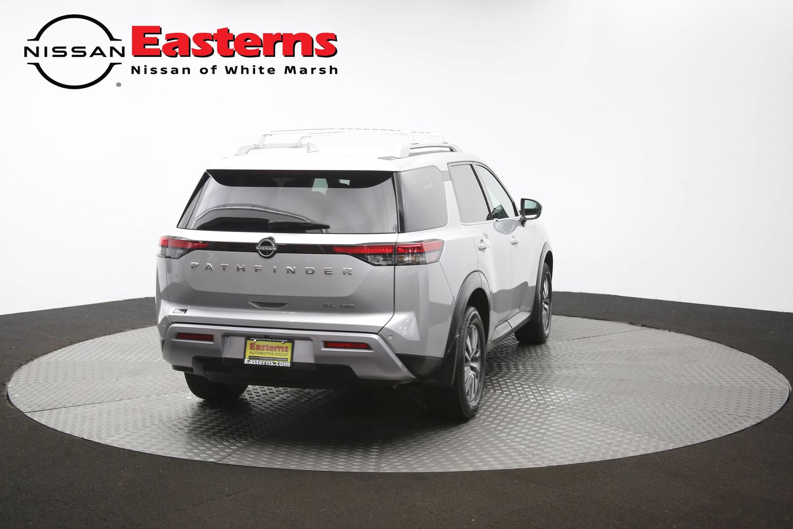 Used 2023 Nissan Pathfinder SL AWD/4WD image 40