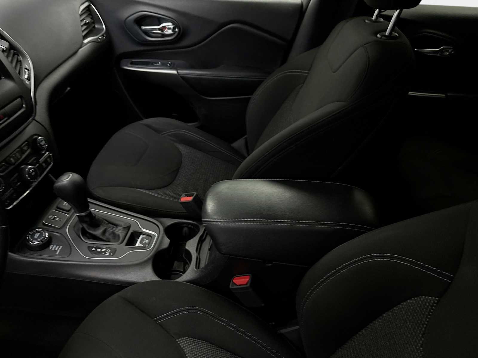 Used 2020 Jeep Cherokee Latitude w/ Cold Weather Group image 21