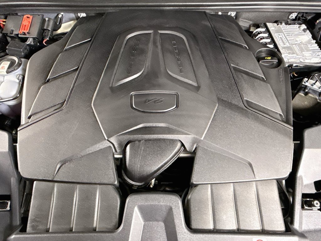 Certified 2024 Porsche Cayenne AWD/4WD image 28