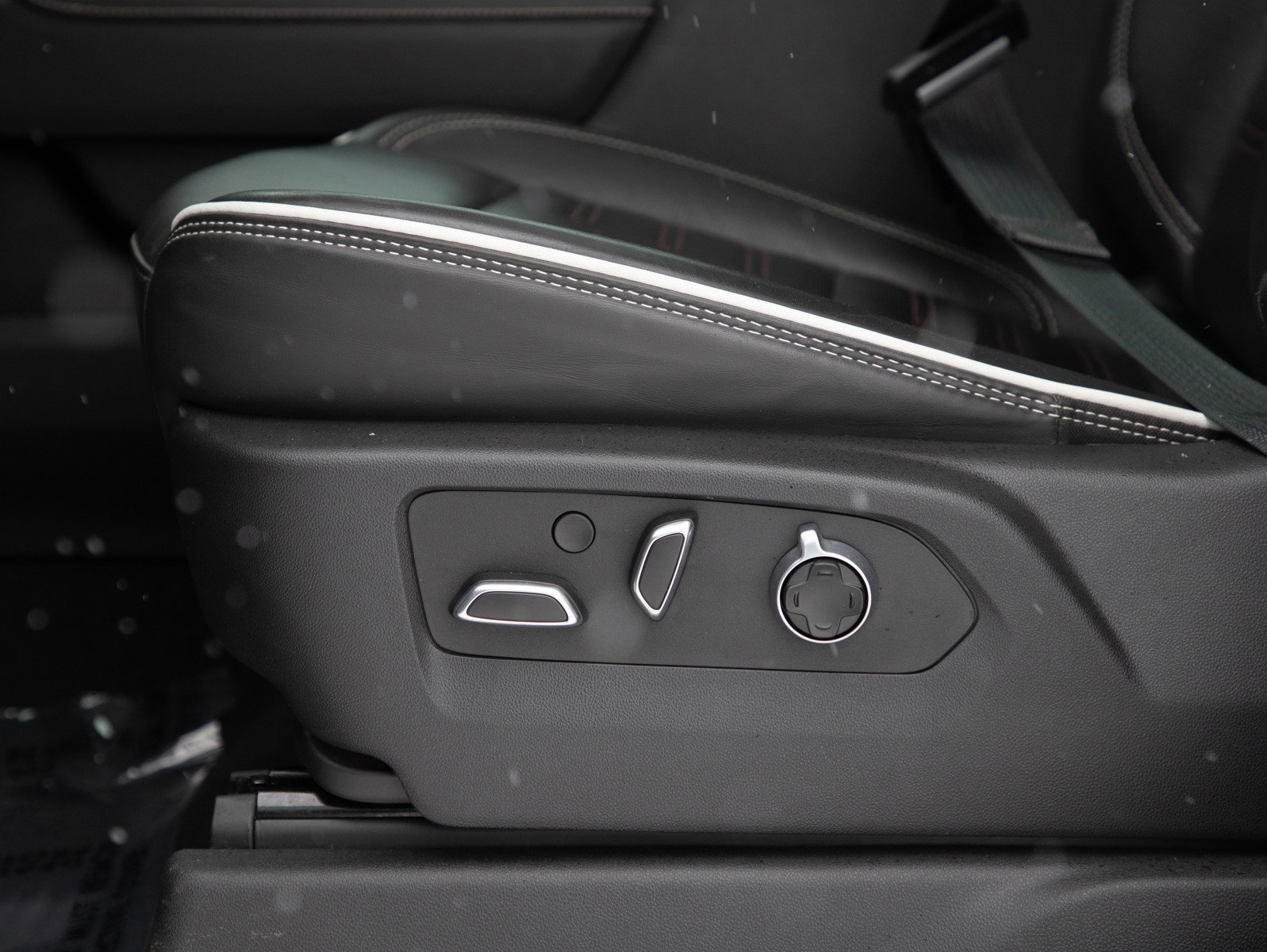 Used 2025 GMC Sierra 2500 AT4X image 24