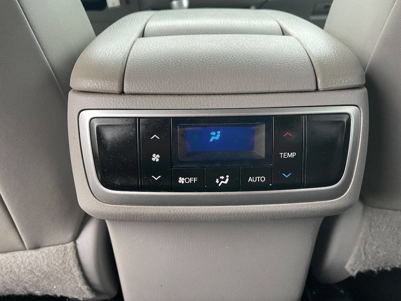Used 2014 Toyota Highlander Plus AWD/4WD image 29