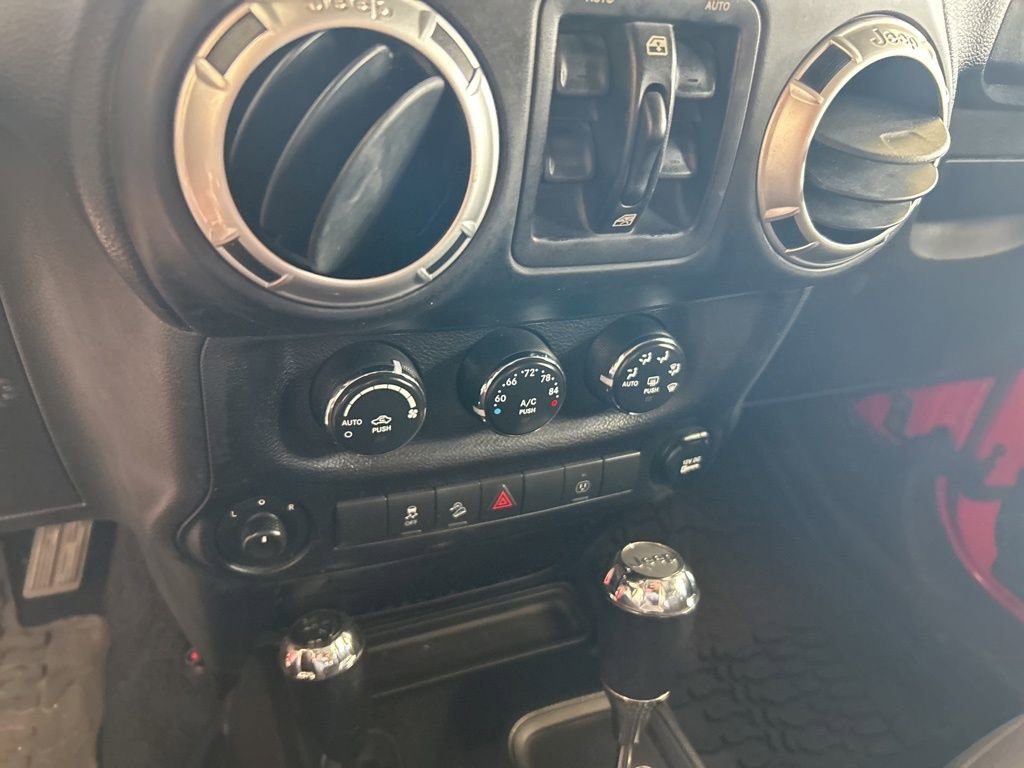 Used 2014 Jeep Wrangler Unlimited Rubicon image 47