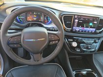 Used 2022 Chrysler Pacifica Limited w/ Uconnect Theater Family Group FWD image 16