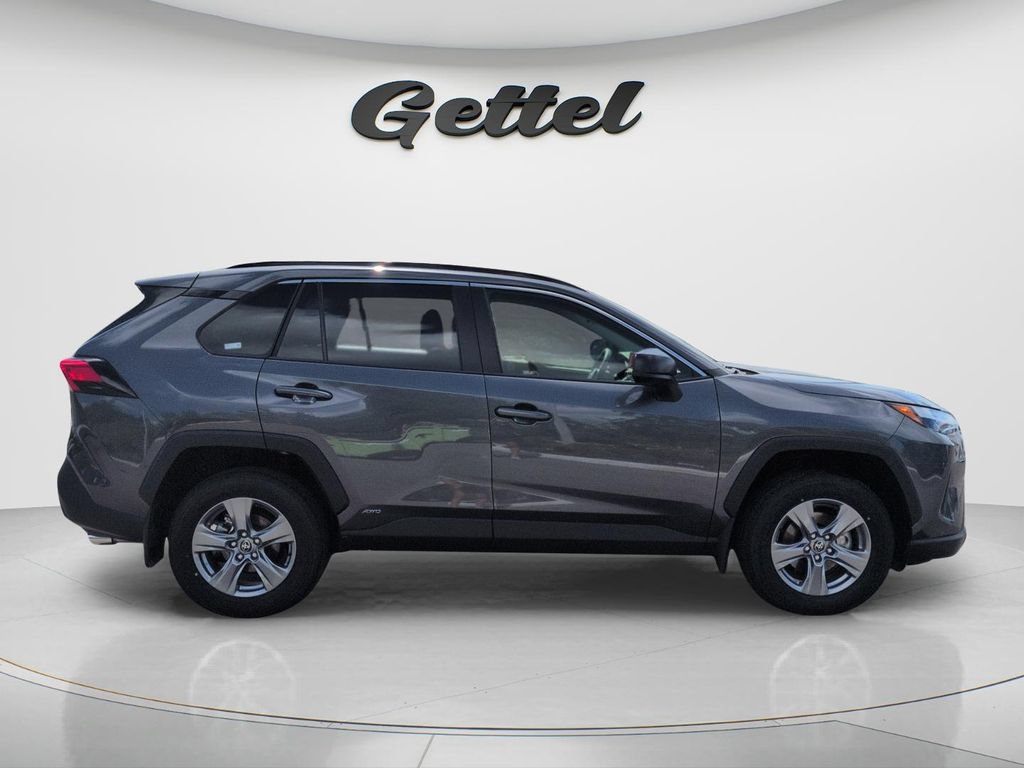 Used 2025 Toyota RAV4 LE AWD/4WD image 4