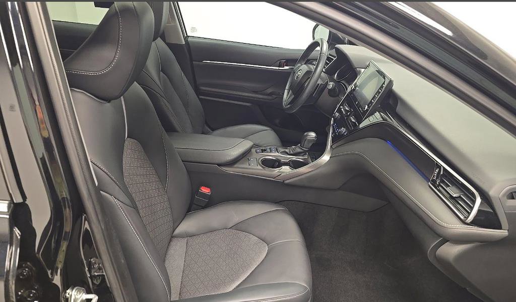 Used 2022 Toyota Camry XSE FWD image 9