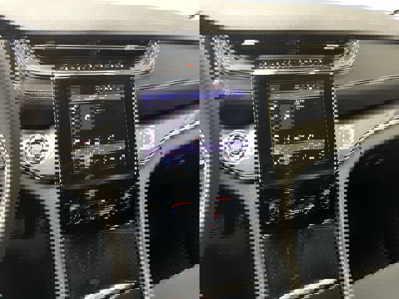 Used 2023 Jeep Grand Cherokee Laredo image 15