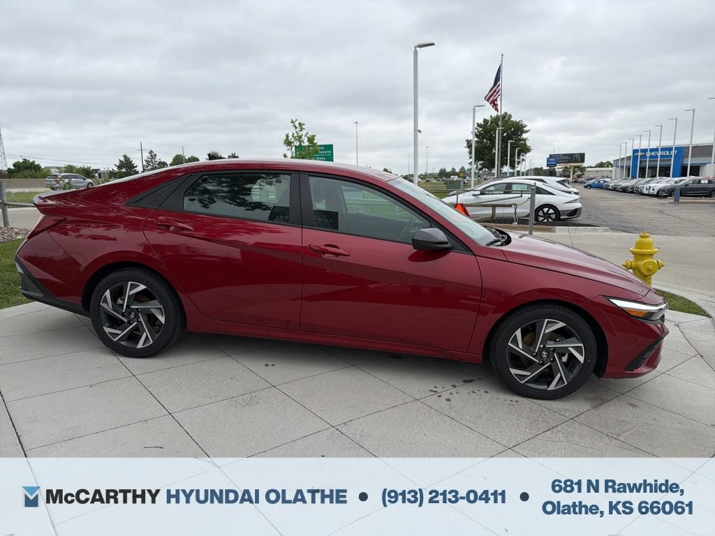 Used 2025 Hyundai Elantra Sport FWD image 14