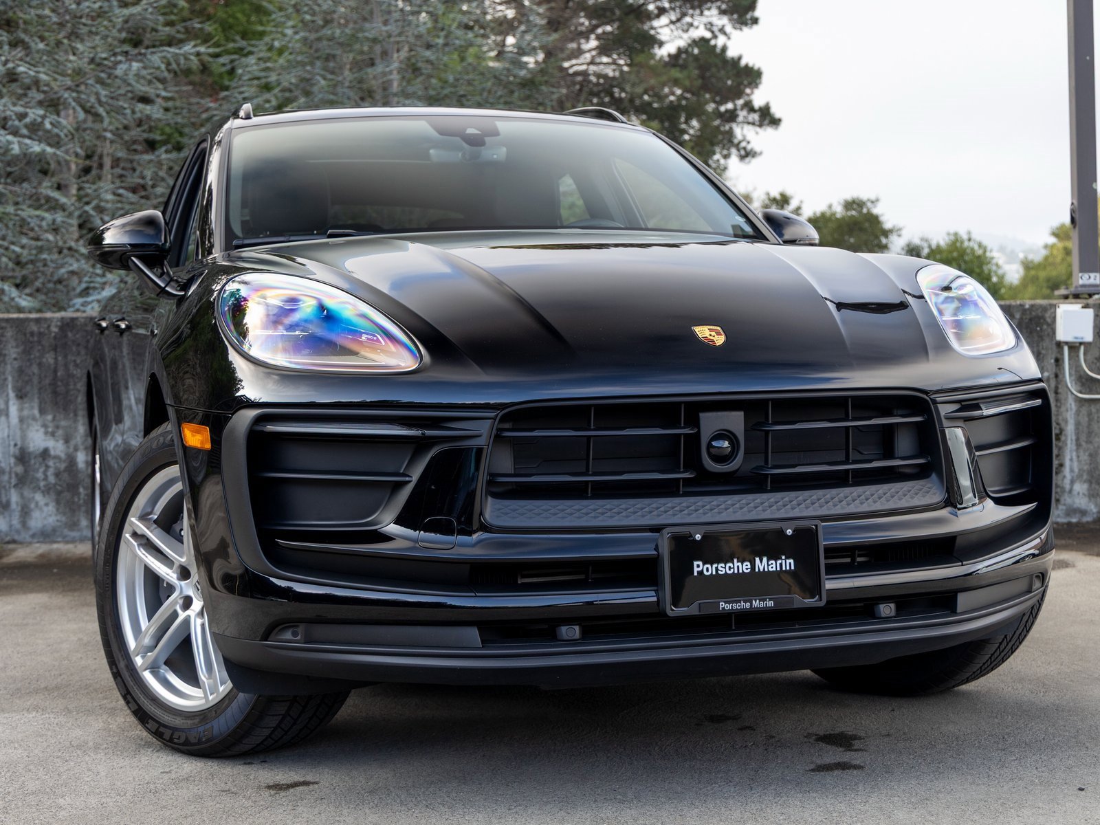 Certified 2025 Porsche Macan image 9
