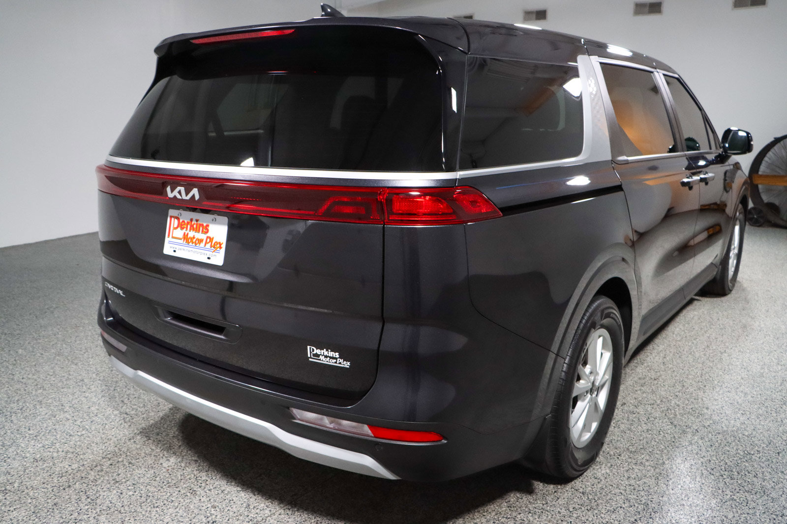 Used 2024 Kia Carnival LX image 7