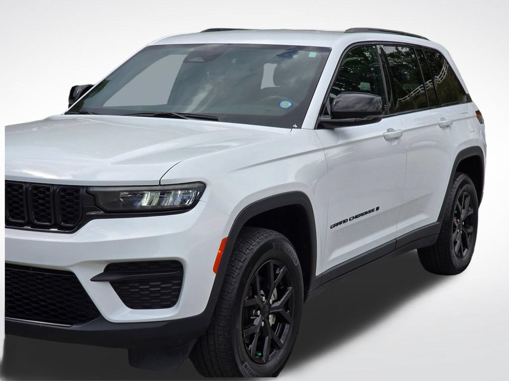 Used 2024 Jeep Grand Cherokee Altitude AWD/4WD image 50