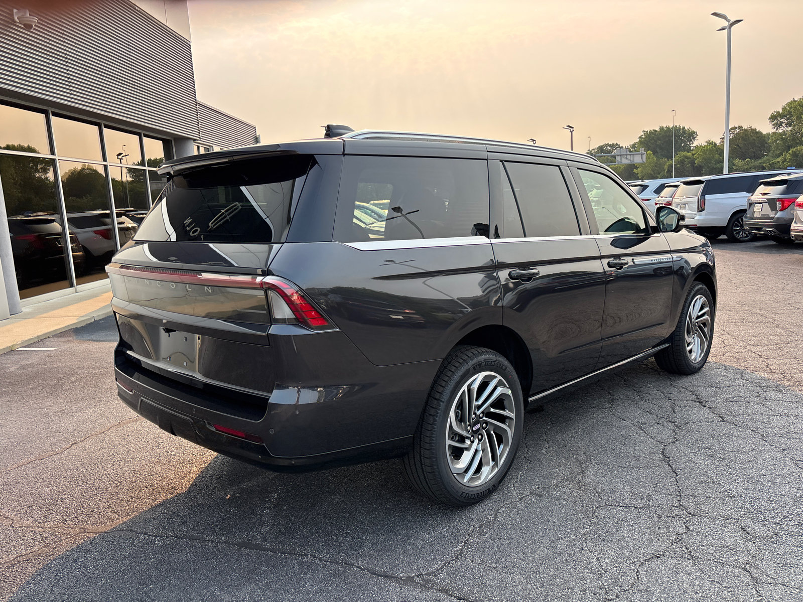 New 2027 Lincoln Navigator Reserve AWD/4WD image 7