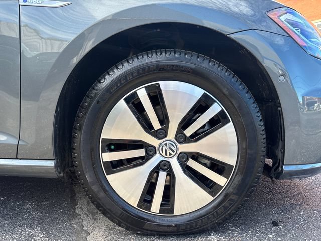 Used 2018 Volkswagen e-Golf SEL Premium w/ Driver Assistance Package FWD image 9
