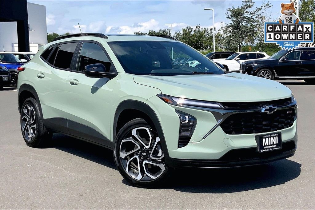 Used 2024 Chevrolet Trax RS w/ Sunroof Package FWD image 1