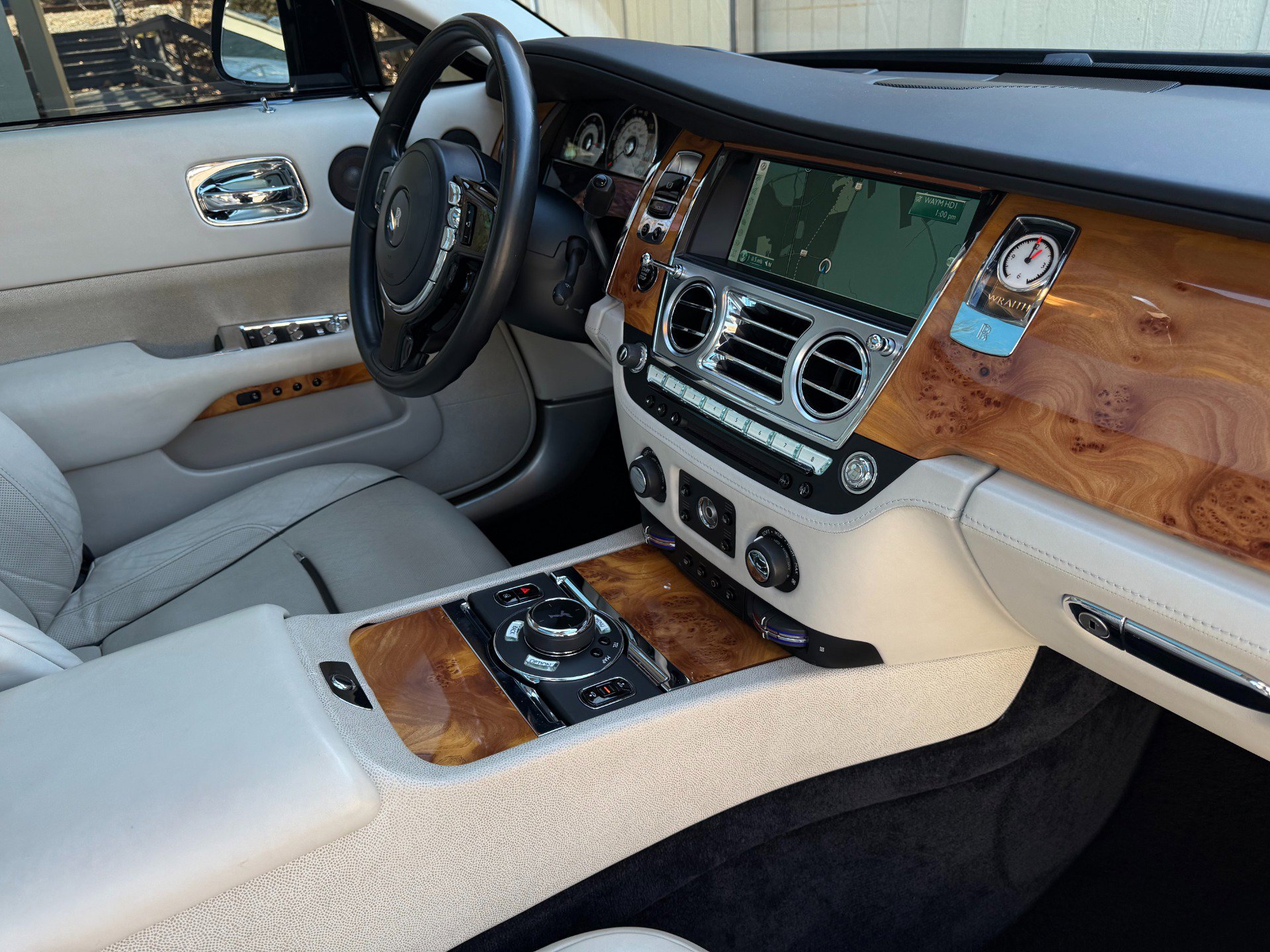 Used 2014 Rolls-Royce Wraith image 22