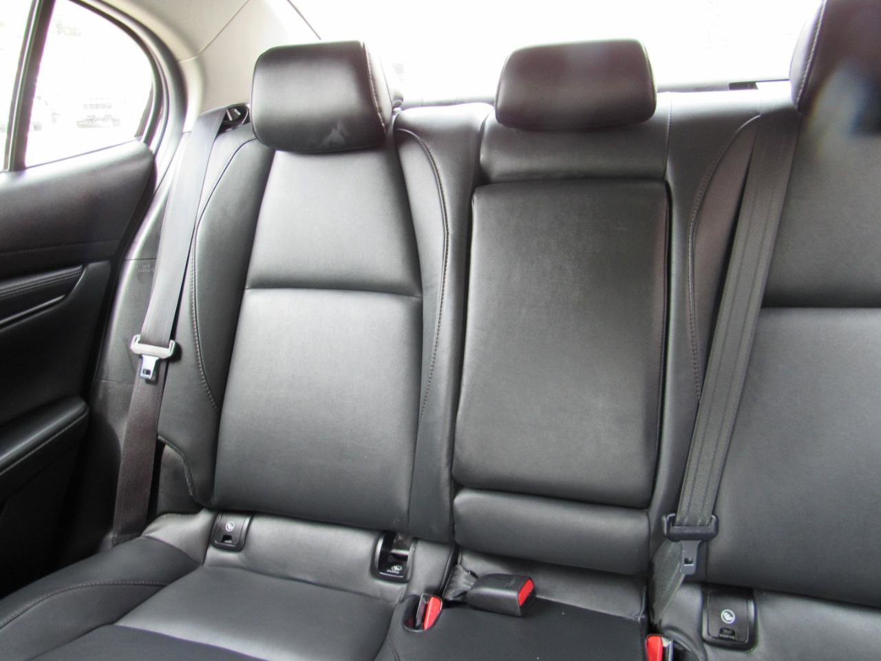 Used 2024 MAZDA MAZDA3 s FWD image 8