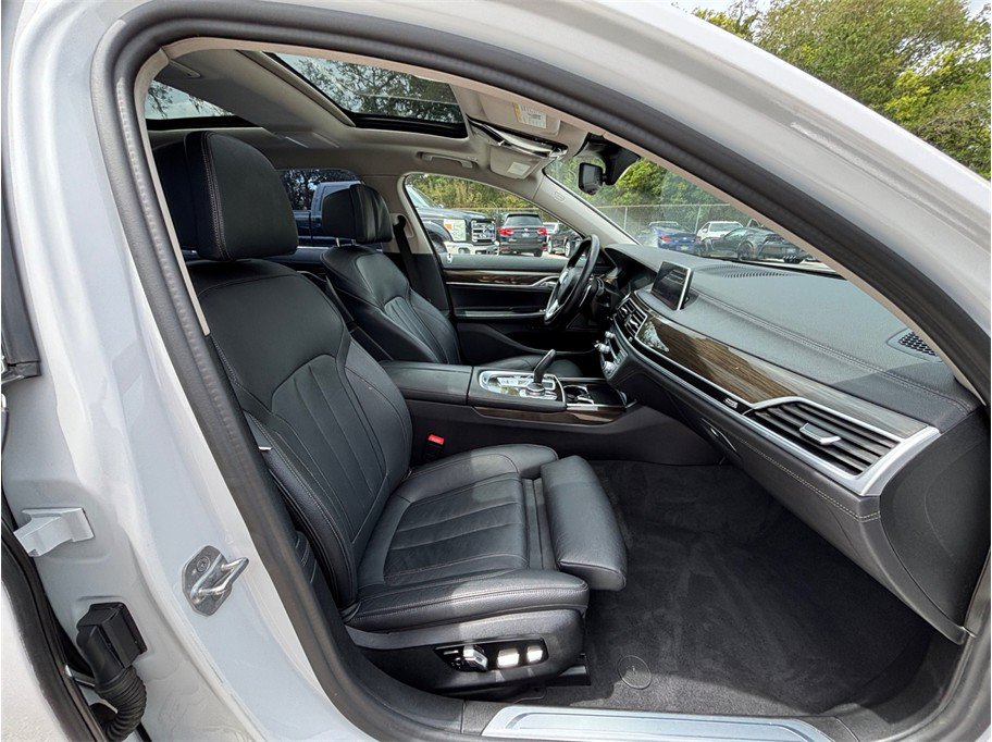 Used 2021 BMW 740i RWD image 47