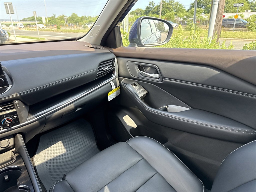 Certified 2023 Nissan Rogue SL w/ SL Premium Package image 15