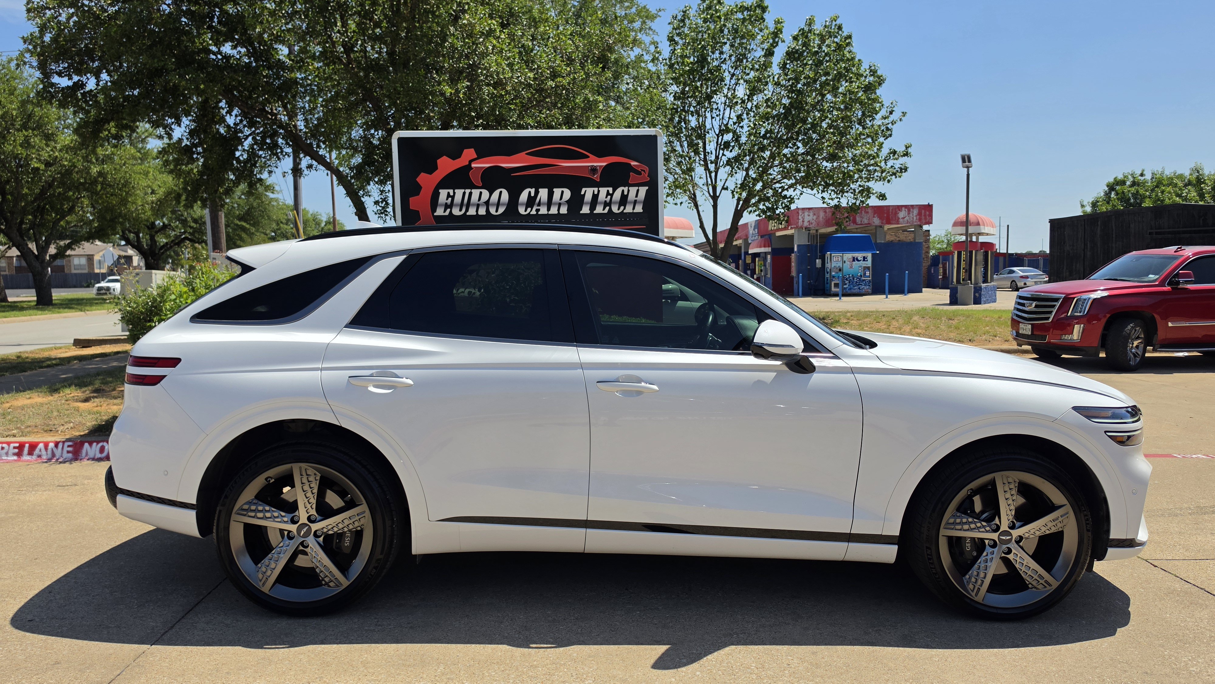 Used 2025 Genesis GV70 3.5T Sport w/ Sport Advanced Package AWD/4WD image 7
