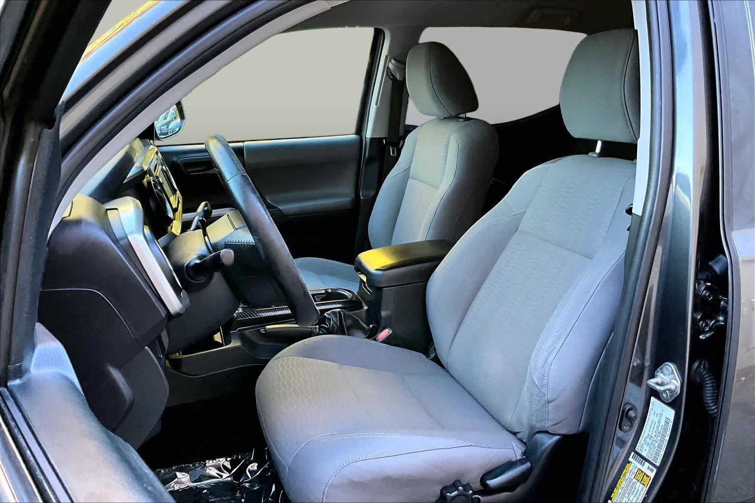 Used 2021 Toyota Camry XLE FWD image 9