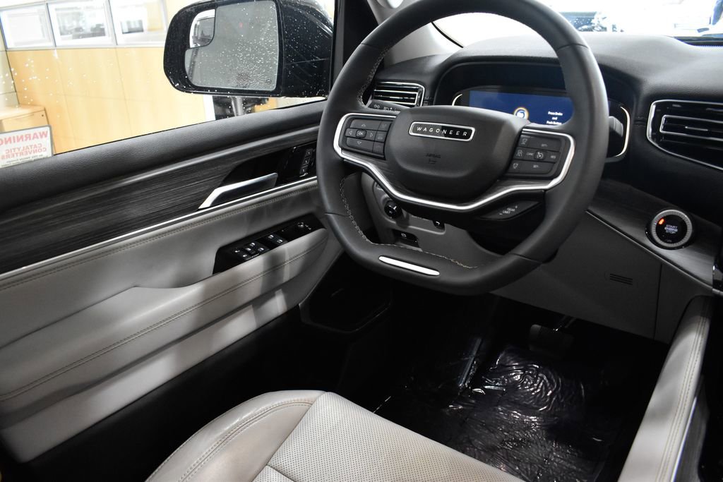Used 2023 Jeep Wagoneer Series III w/ Preferred Equipment Group AWD/4WD image 21