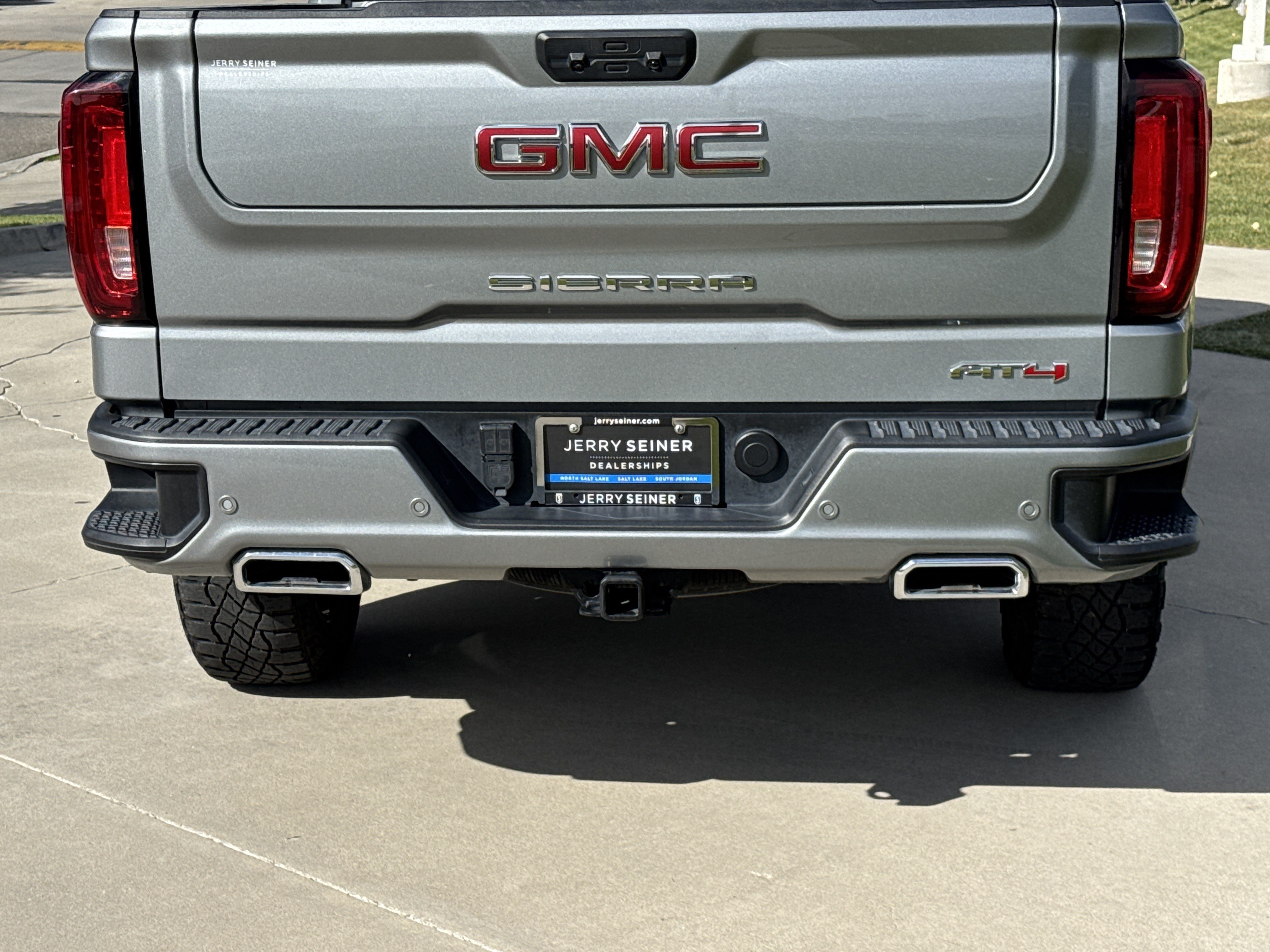 Used 2024 GMC Sierra 1500 AT4 w/ Technology Package AWD/4WD image 18