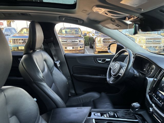 Used 2019 Volvo XC60 T5 Momentum w/ Premium Package AWD/4WD image 17
