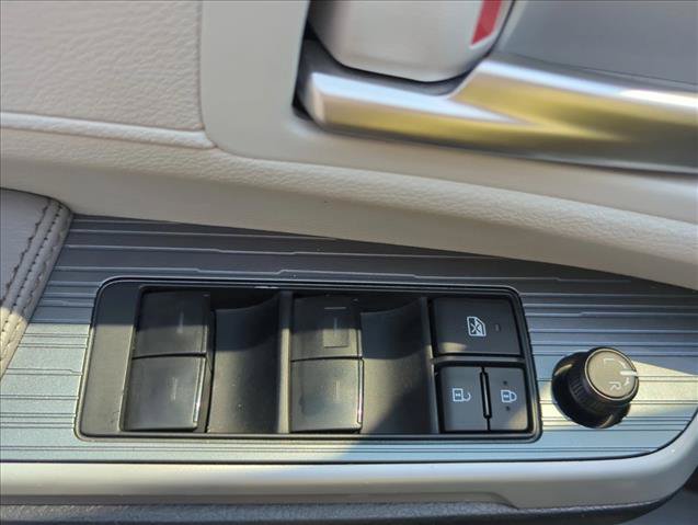 Certified 2026 Toyota Sienna XLE FWD image 10