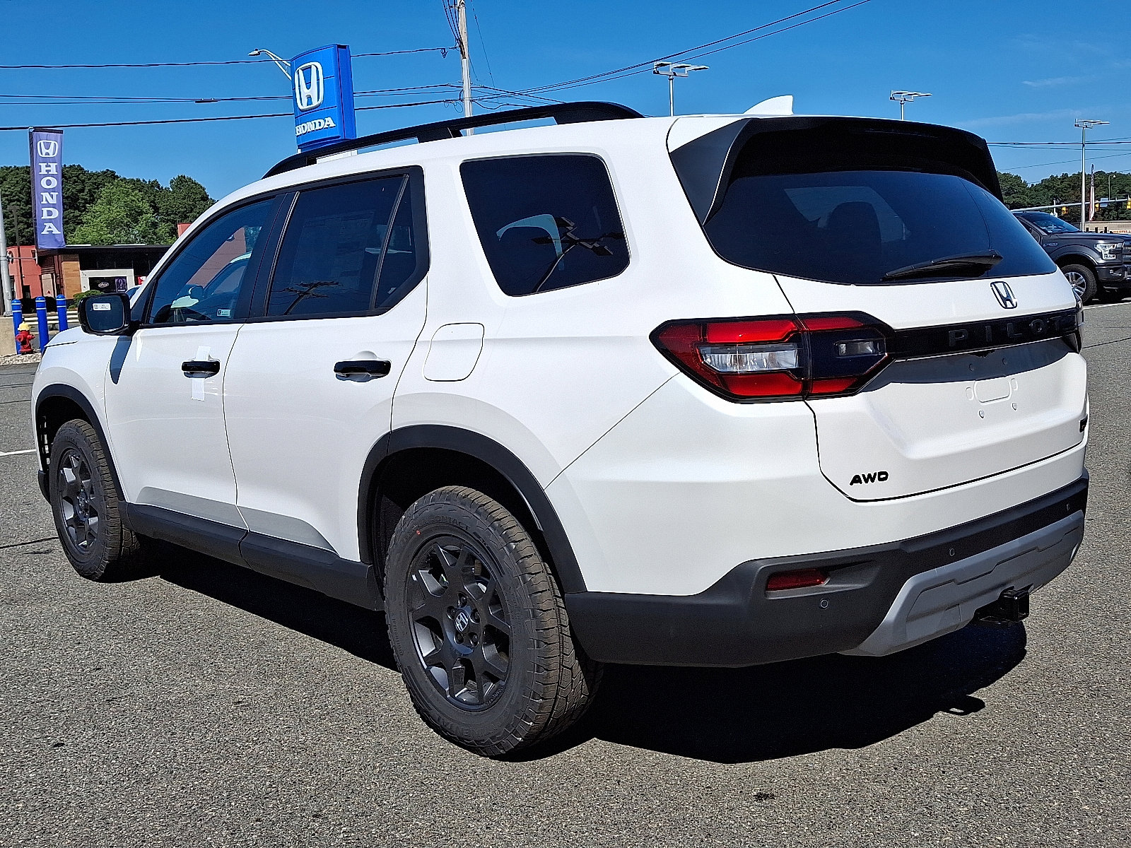 New 2025 Honda Pilot TrailSport image 4