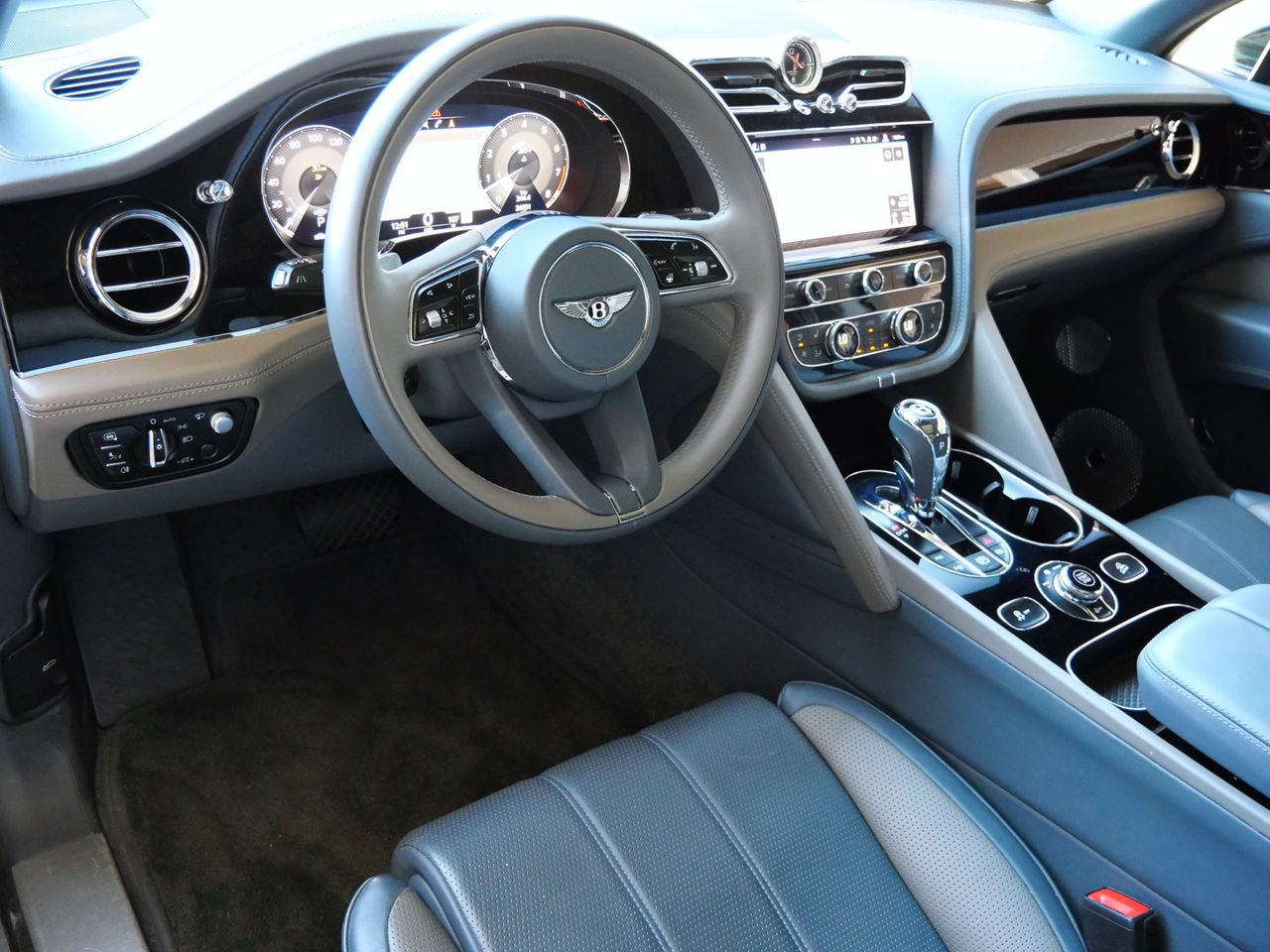 Used 2022 Bentley Bentayga AWD/4WD image 12
