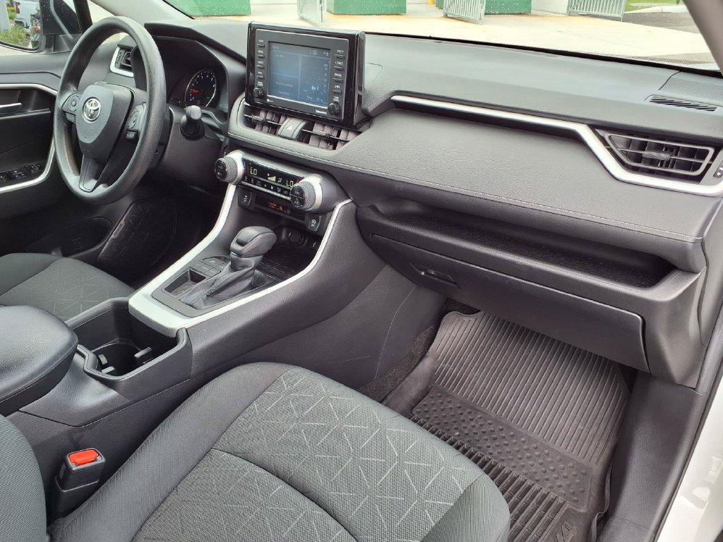 Used 2022 Toyota RAV4 XLE FWD image 12