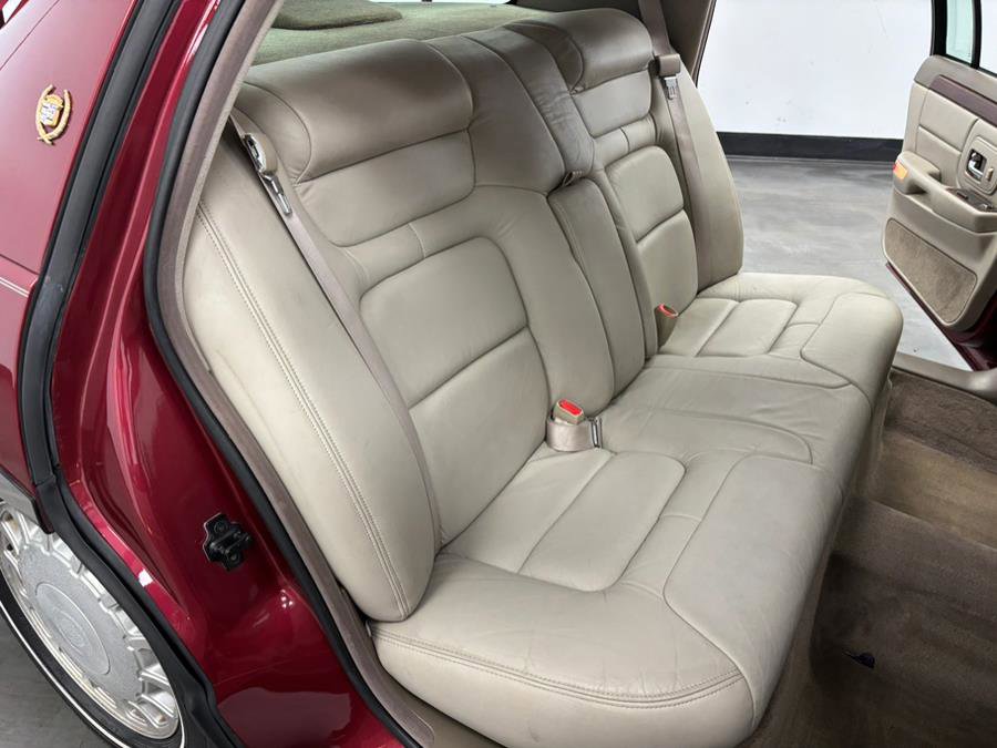 Used 1997 Cadillac De Ville Sedan w/ Comfort/Convenience Pkg image 38