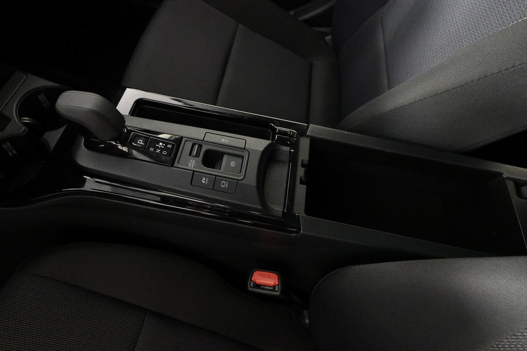 Used 2025 Toyota Prius LE FWD image 30