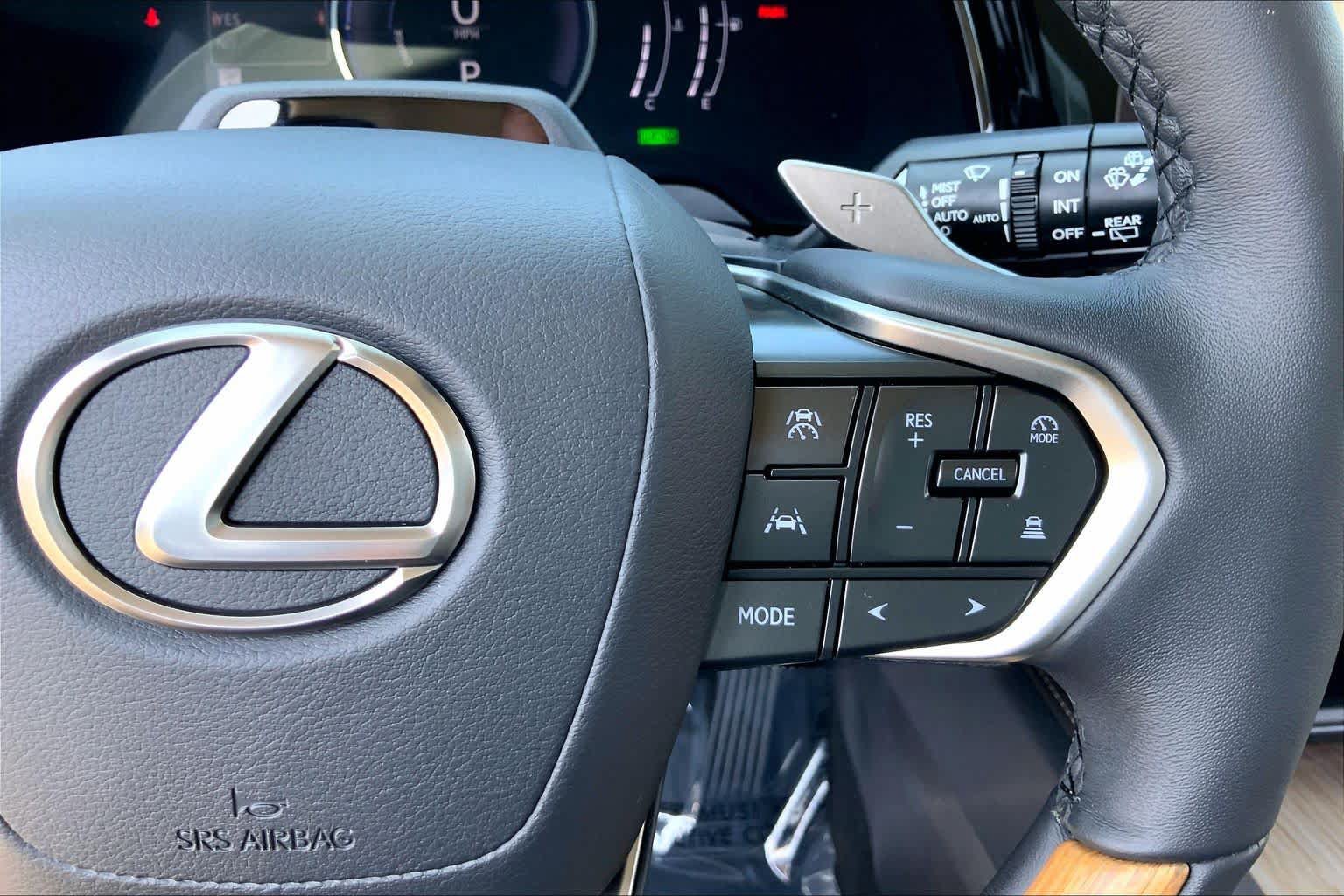 Used 2024 Lexus RX 350h w/ Convenience Package AWD/4WD image 25
