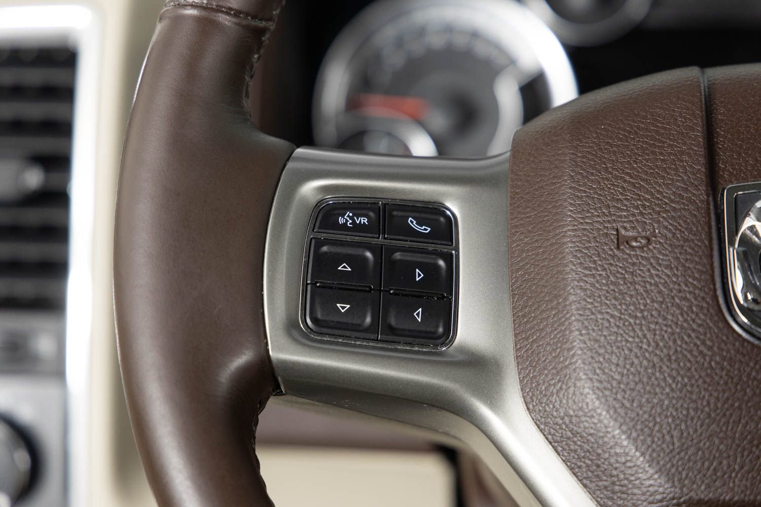 Used 2015 RAM 1500 Laramie w/ Convenience Group image 31