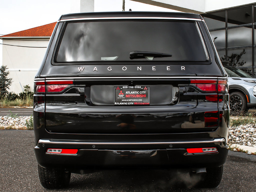 Used 2025 Jeep Wagoneer 4WD image 5