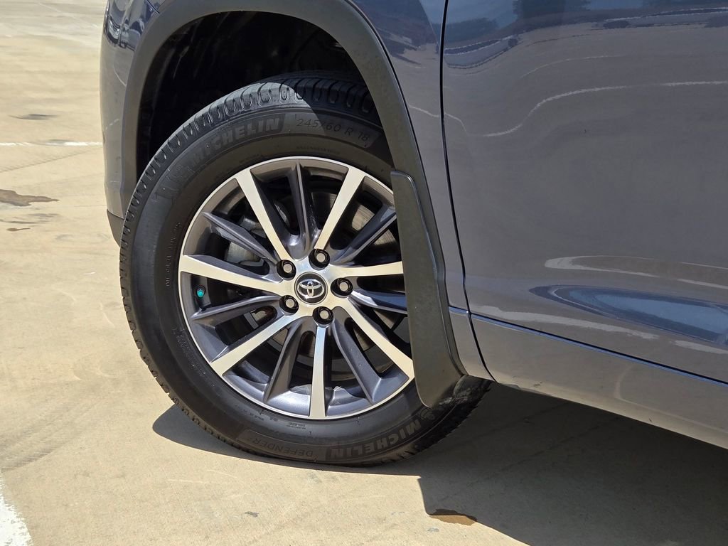 Used 2018 Toyota Highlander XLE FWD image 32