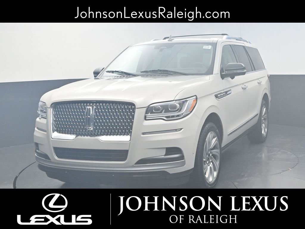 Used 2023 Lincoln Navigator Reserve image 5